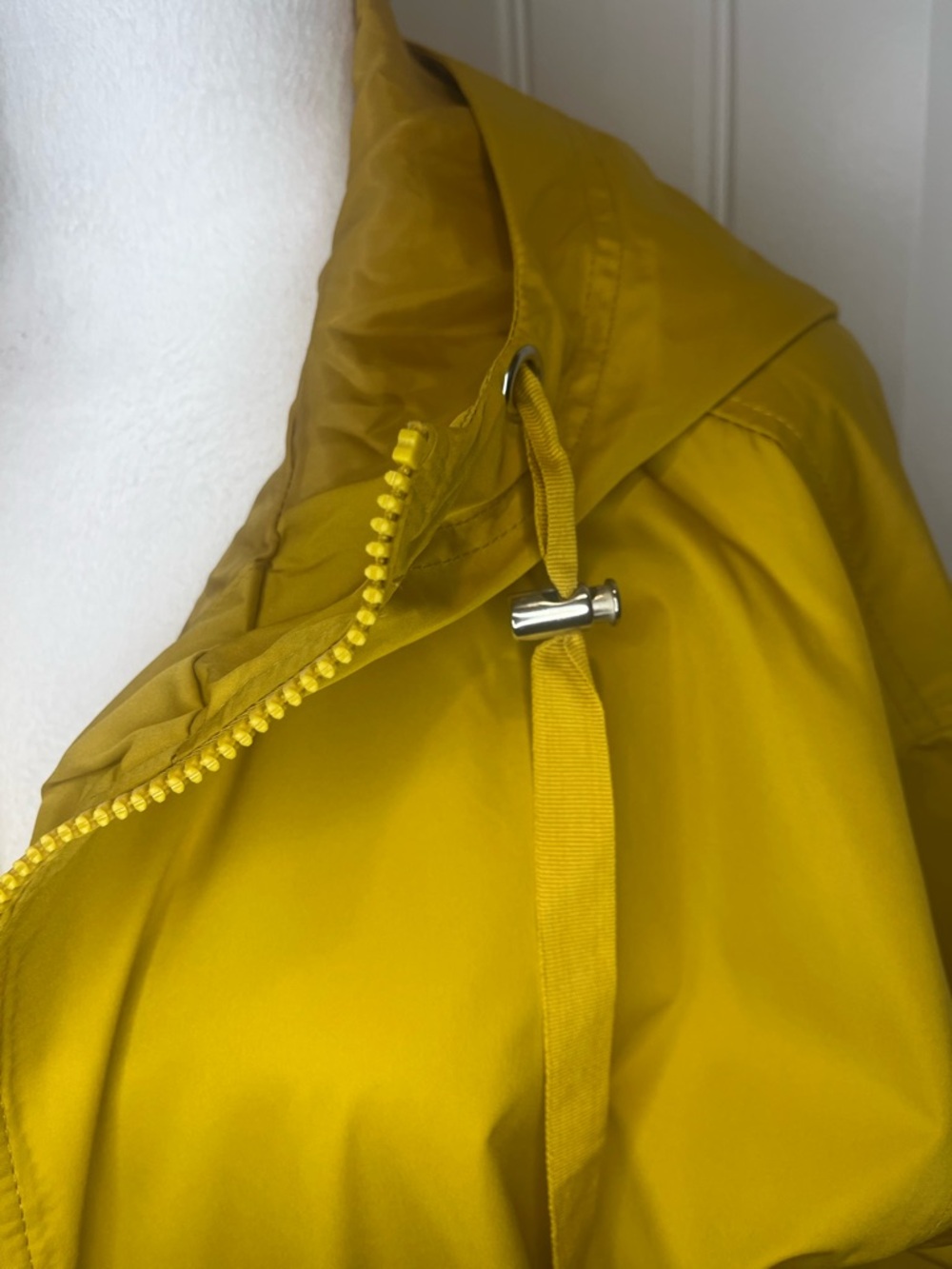 Women’s Mustard Yellow Hooded Rain Jacket -Lightweight Size Large - Picture 4 of 11